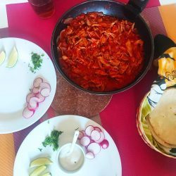 Tacos de tinga de pollo listos para servir