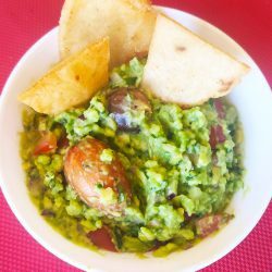 Receta de guacamole y totopos