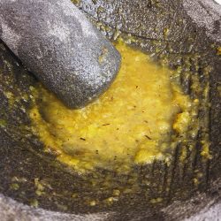 Cómo hacer salsa tatemada de habanero en molcajete