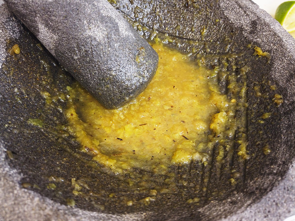 Salsa tatemada de habanero verde