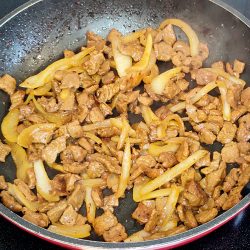 Cocinar los bisteces marinados